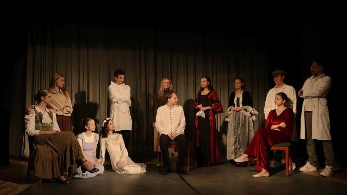 Za oponou – Divadlo pri fontáne Michalovce