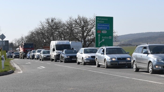 Problémová hlavná križovatka v Trenčianskej Teplej 