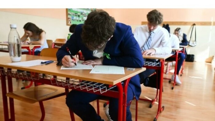 Študenti majú za sebou prvú časť maturitnej skúšky