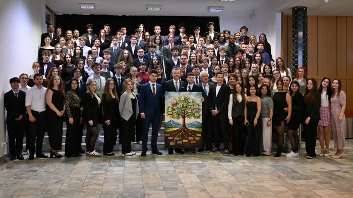 Präsident bei Sitzung des Kinder- und Jugendparlaments