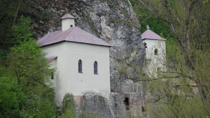 V kláštornej kaplnke na Veľkej Skalke našli archeológovia kostrové pozostatky
