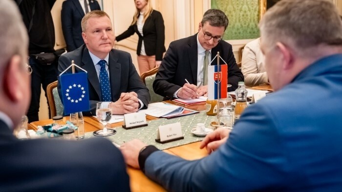 PM Raises Rule of Law Concerns in Talks with EU Commissioner