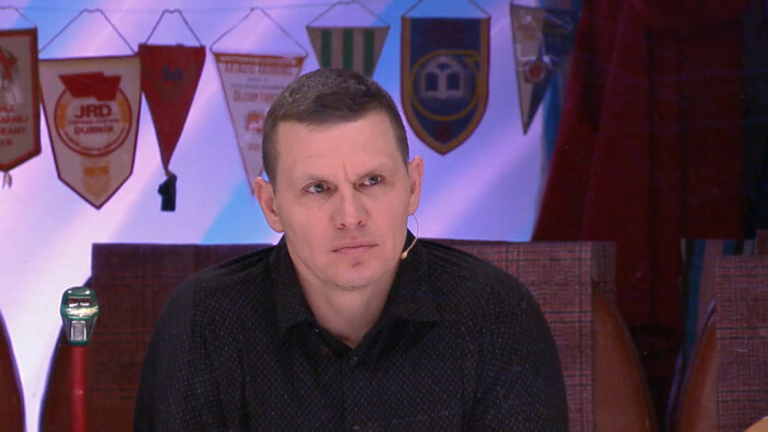 Bol od piesku, prachu, doštípaný a nemal sa, kde umyť