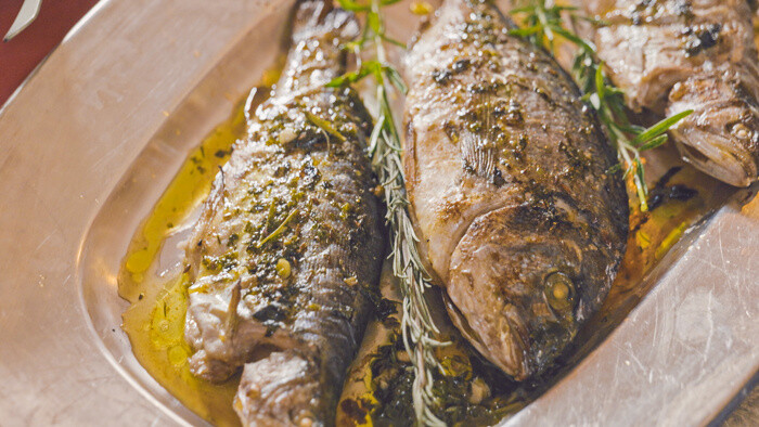 Pečená pražma s alexandrijskou omáčkou