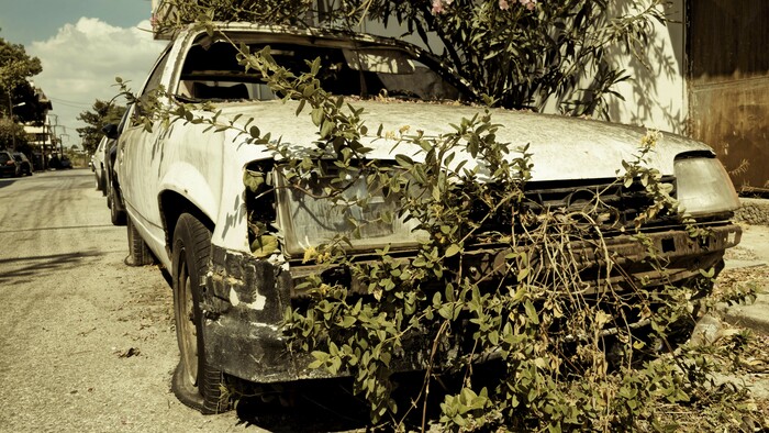 Žiline sa darí odstraňovať z ulíc autovraky