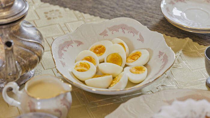 Vajcia s maslovou omáčkou