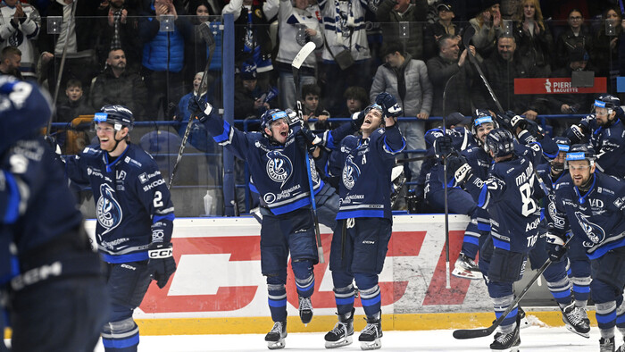 HOKEJ: Kamzíci včera postúpili do semifinále