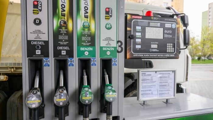 Precios de los combustibles siguen al alza, la Administración Financiera anuncia controles en la frontera