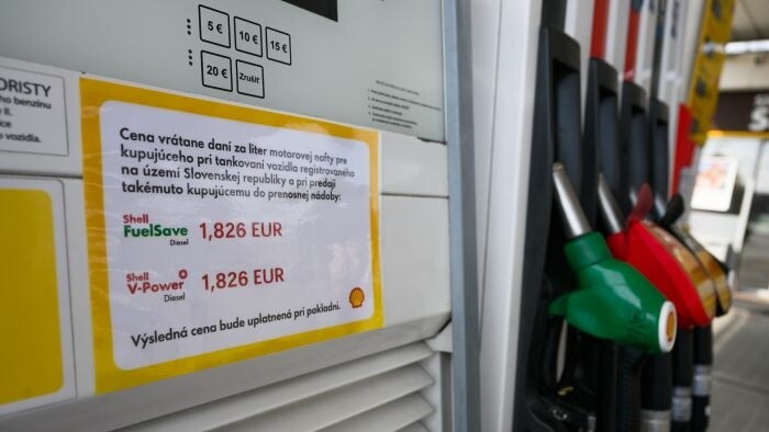 Premiér o limite pri tankovaní nafty 