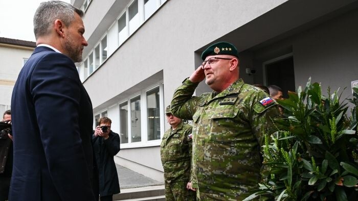 Peter Pellegrini visite les forces armées