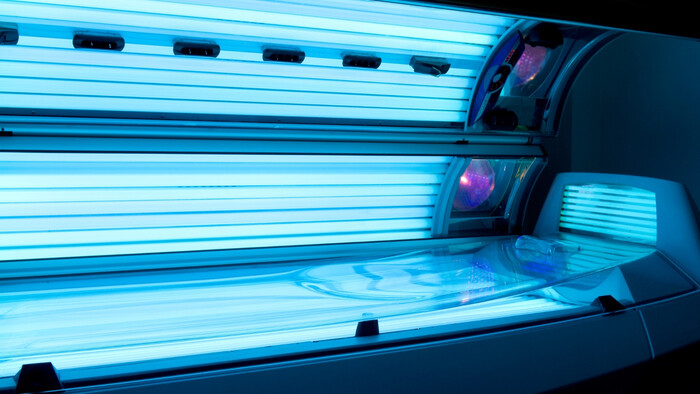 Mladí do 18 rokov by sa po novom do solárií už dostať nemali