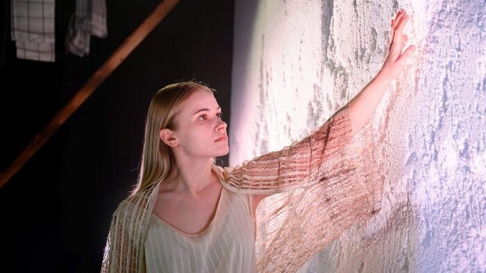 Inscenácia A hory celú noc žiarili v spišskom divadle