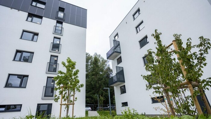 Väčšina ľudí na Slovensku býva vo vlastnom, no až 30 percent ľudí žije v preplnených domácnostiach