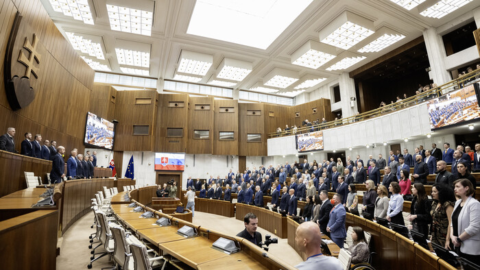 V národnej rade pokračuje aprílová schôdza