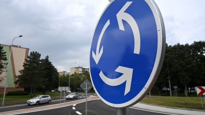 Nová kruhová křižovatka v Brezne