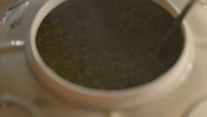 Ekşili çorba – kyslá polievka so zeleným hroznom a slivkami 