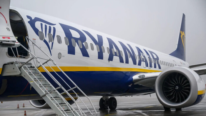 Ryanair oznámil rušenie viacerých liniek naprieč Európou