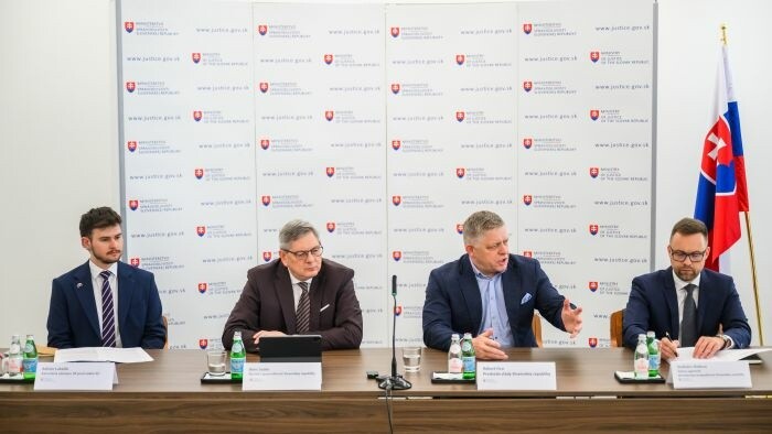 Premiér telefonoval s víťazom maďarských volieb