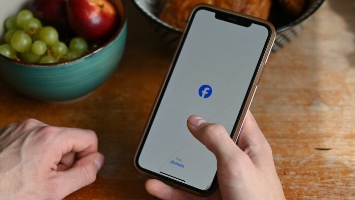 Mladí ľudia a sociálne siete