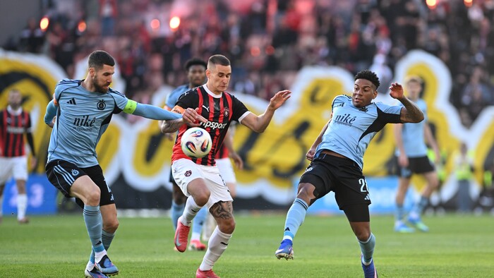 FUTBAL: Slovan vyhral derby, no titulové oslavy stopla Dunajská Streda