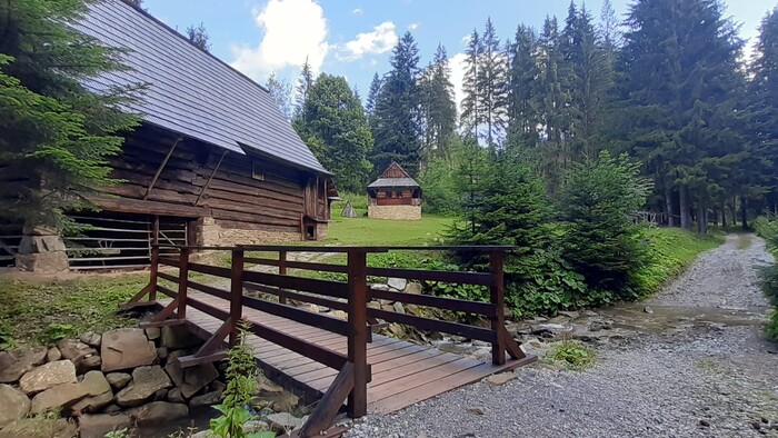 Na počiatku boli zaplavené dediny. Ako vznikal skanzen vo Vychylovke? 