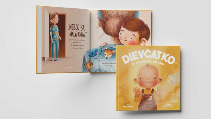 Dievčatko za sklenenými dverami