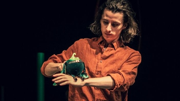 Banskobystrické Bábkové divadlo na Rázcestí uvádza v premiére inscenáciu Janko Hraško