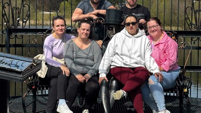 súťažiaci-pečie-5-chata