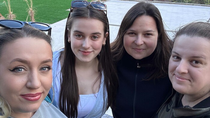 súťažiaci-pečie-5-chata