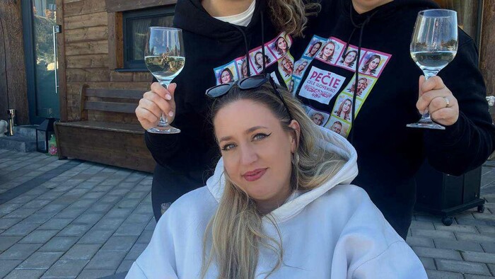 súťažiaci-pečie-5-chata