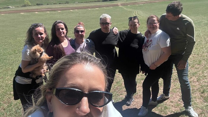 súťažiaci-pečie-5-chata