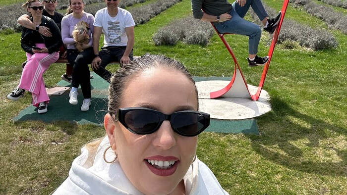 súťažiaci-pečie-5-chata