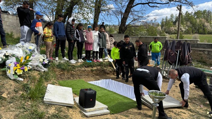 Definitívne pochovaný