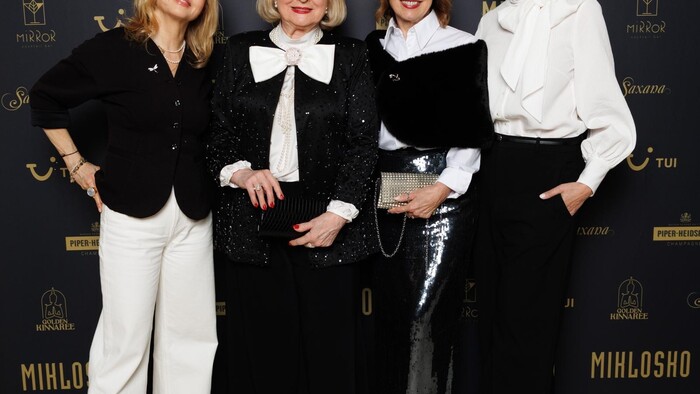 sona-mullerova-ada-strakova-janette-stefankova-a-alena-heribanova-na-modnej-prehliadke