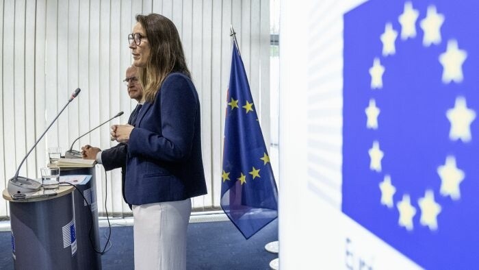 EP odporúča pozastaviť Slovensku eurofondy 