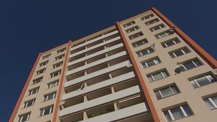 Byty, v ktorých bývajú, mali podľa zákona dostať po páde režimu za výhodnú cenu
