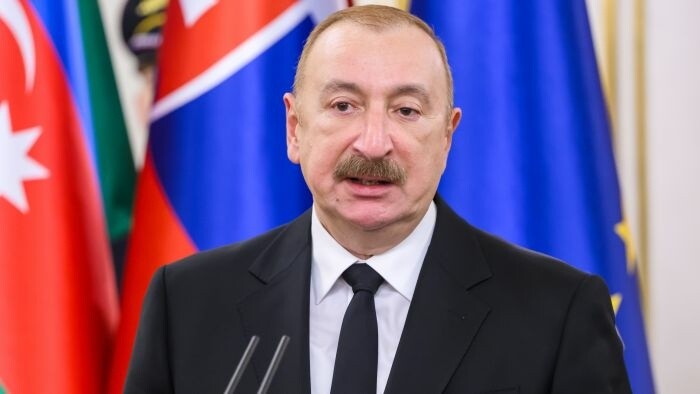 Raši firma en Azerbaiyán un memorando de cooperación entre los parlamentos