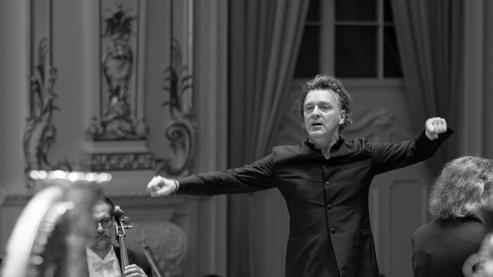 Ars musica s dirigentom Tomášom Netopilom: „Vítam vás do sveta hudby“ 