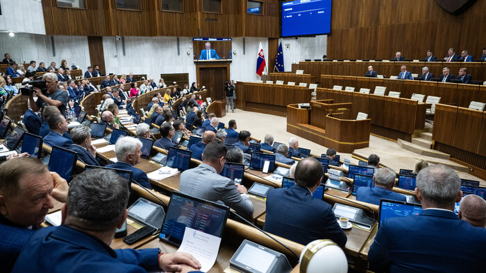 Za narúšanie schôdze budú hroziť tvrdšie sankcie