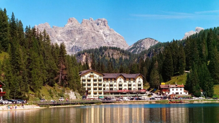 Luxusný hotel odmietol hosťke poskytnúť vodu z kohútika