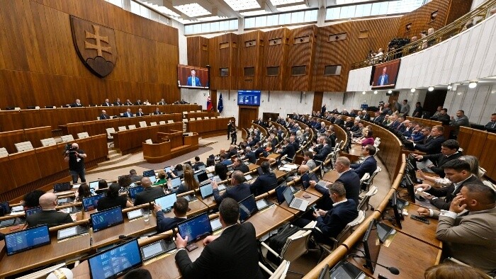 Posledná parlamentná schôdza pred letom