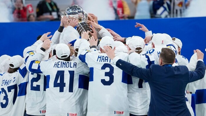 Barkov po vynechanej sezóne v NHL doviedol Fínov k titulu. Švajčiar Niederreiter by vymenil päť striebier za jedno zlato
