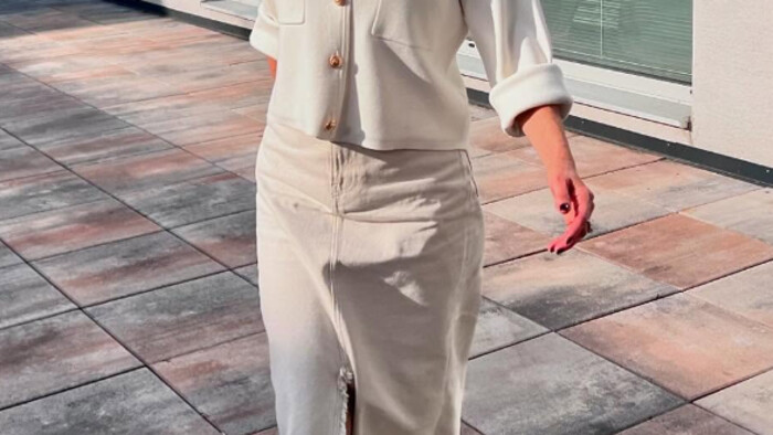 sona muller v bielom outfite na jesen.png