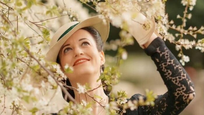Mit purer Eleganz und Swing im Blut – Jana Dekánková