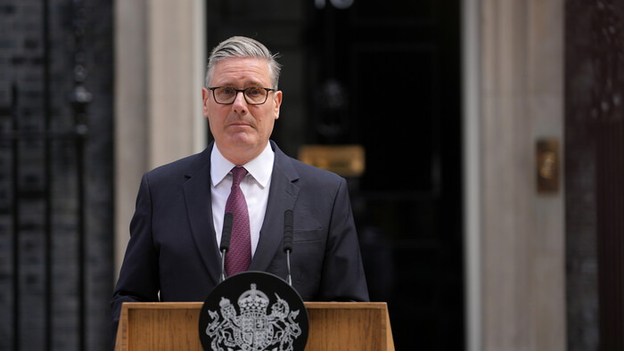 Britský premiér Keir Starmer oznámil svoju rezignáciu