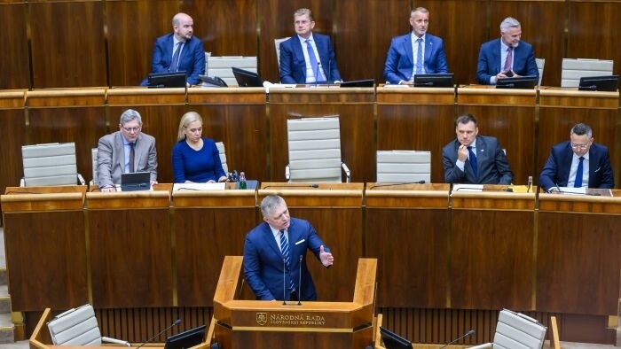 Fico descarta elecciones anticipadas, la oposición denuncia la vulneración de la Constitución