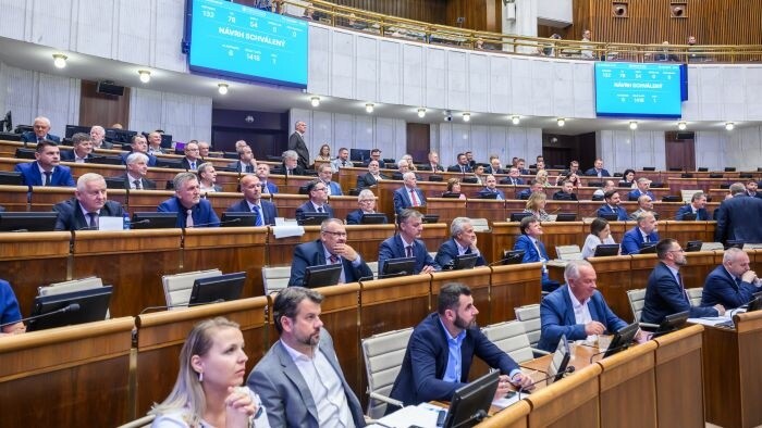 Parlament vyslovil vláde dôveru 