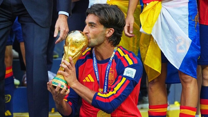 Hrdina Španielov Torres venoval víťazný gól celej krajine. Messi odchádzal z finále v slzách