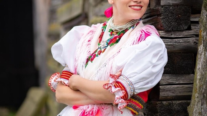 Erika-Kandráčová-v-kroji
