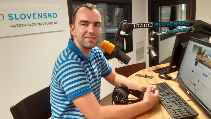 Vyštudoval právo, no napokon ho pohltil rozhlas